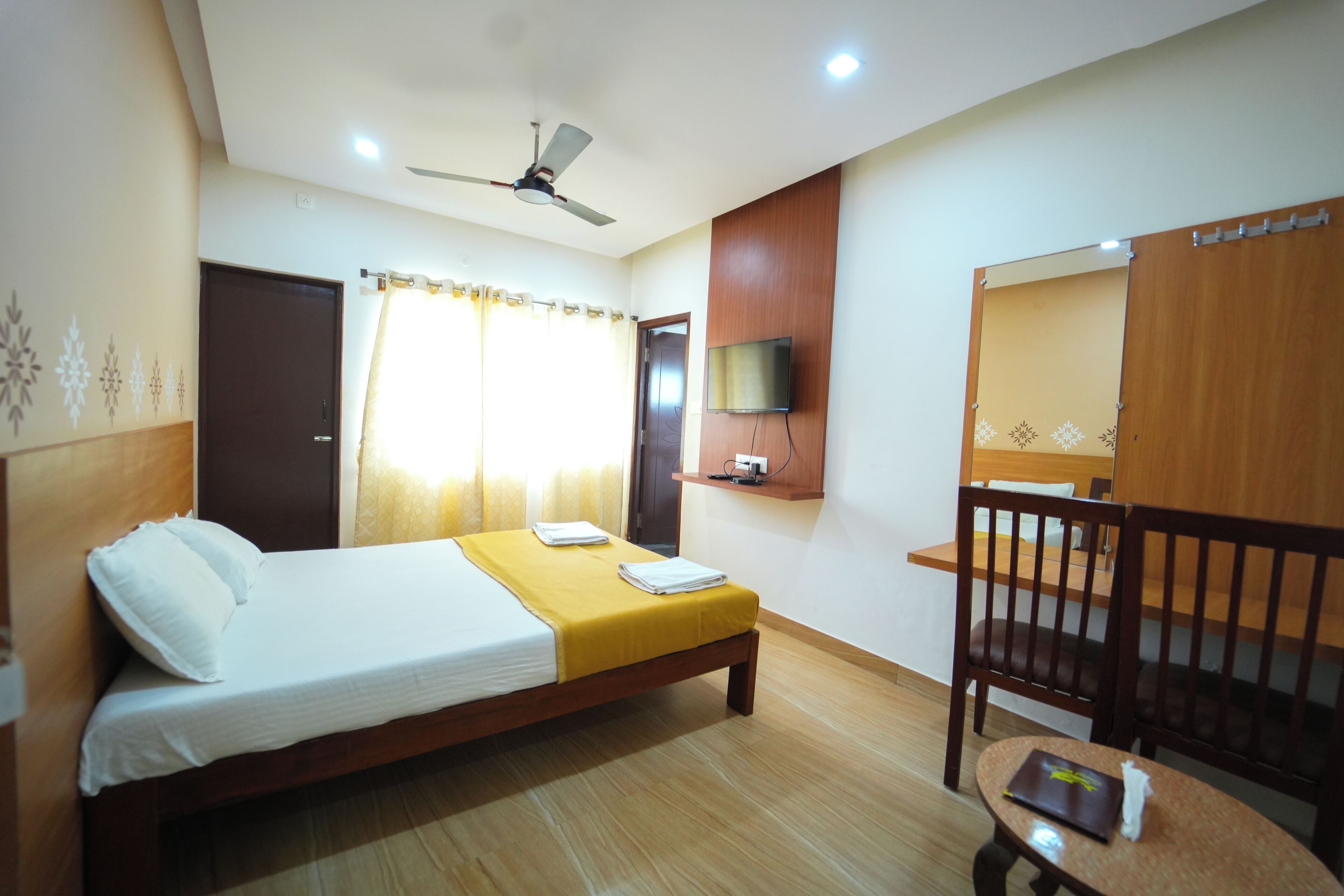 Comfort Double Room | Blackout drapes, iron/ironing board, free WiFi