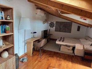 3 dormitorios, tabla de planchar con plancha, cuna de viaje