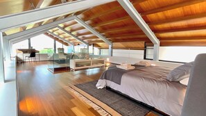 4 habitaciones, escritorio, tabla de planchar con plancha y wifi