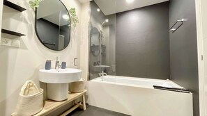Shower, hair dryer, towels - The Cliffs - OceanLight (O Vicedo, Paya San Roman)