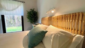 4 slaapkamers, een bureau, een strijkplank/strijkijzer, wifi