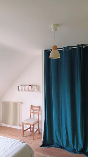 2 bedrooms, iron/ironing board, WiFi, bed sheets - House for rent, very bright and quiet, close to the sea, pets welcome. (Langueux)