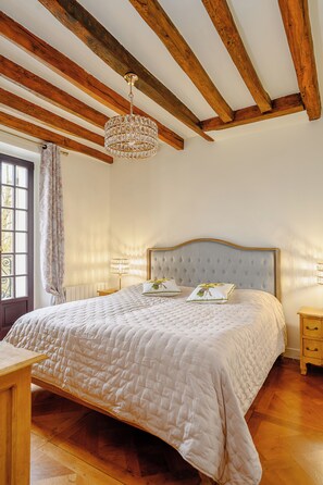 10 chambres, fer et planche à repasser, Wi-Fi, draps fournis