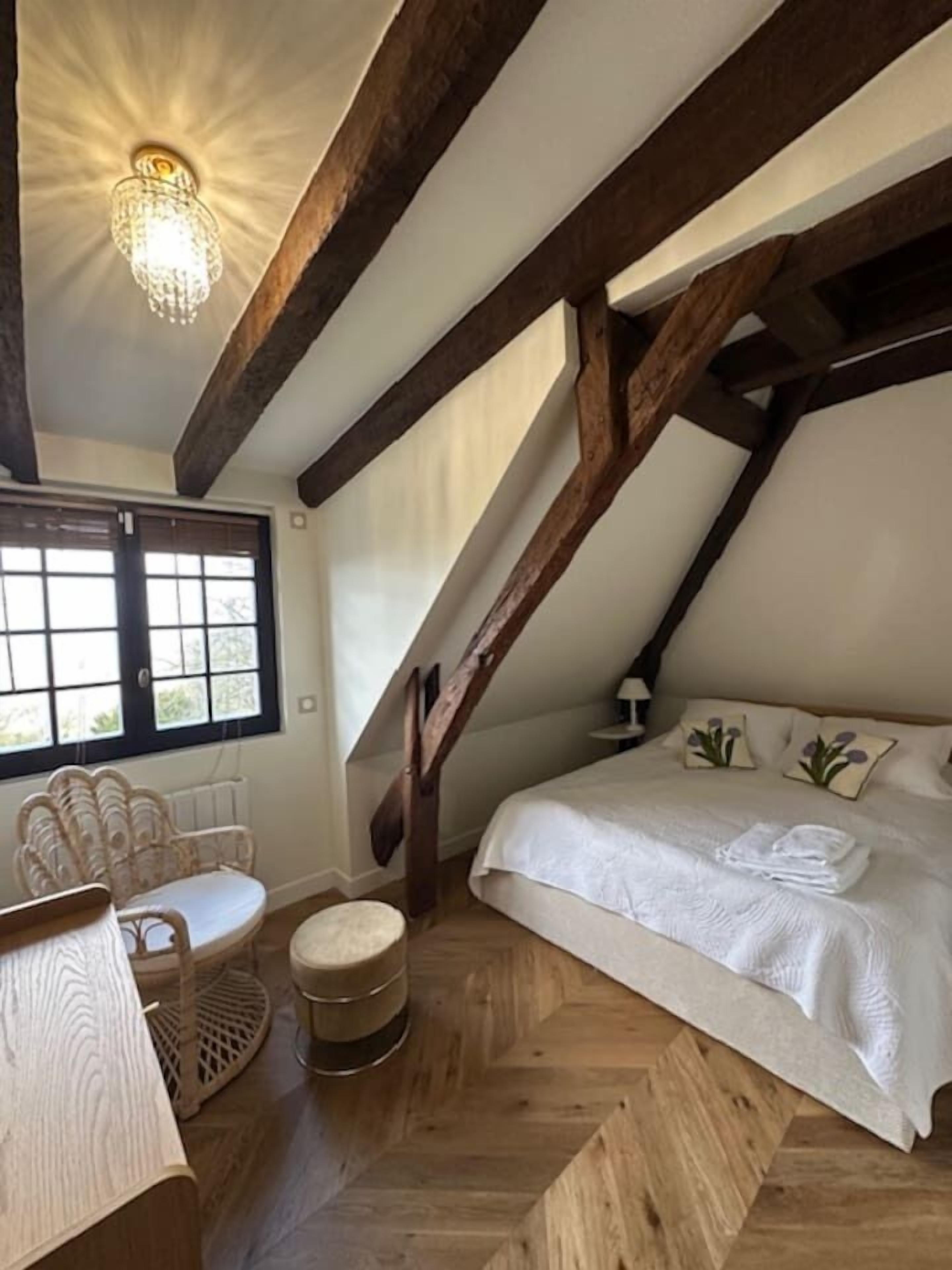 10 chambres, fer et planche à repasser, Wi-Fi, draps fournis
