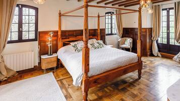 10 habitaciones, tabla de planchar con plancha, wifi y ropa de cama