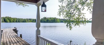 Lakefront House with 5 BR and Sauna