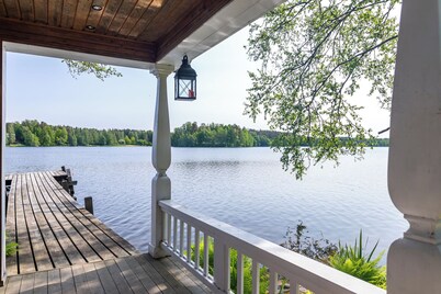 Lakefront House with 5 BR and Sauna