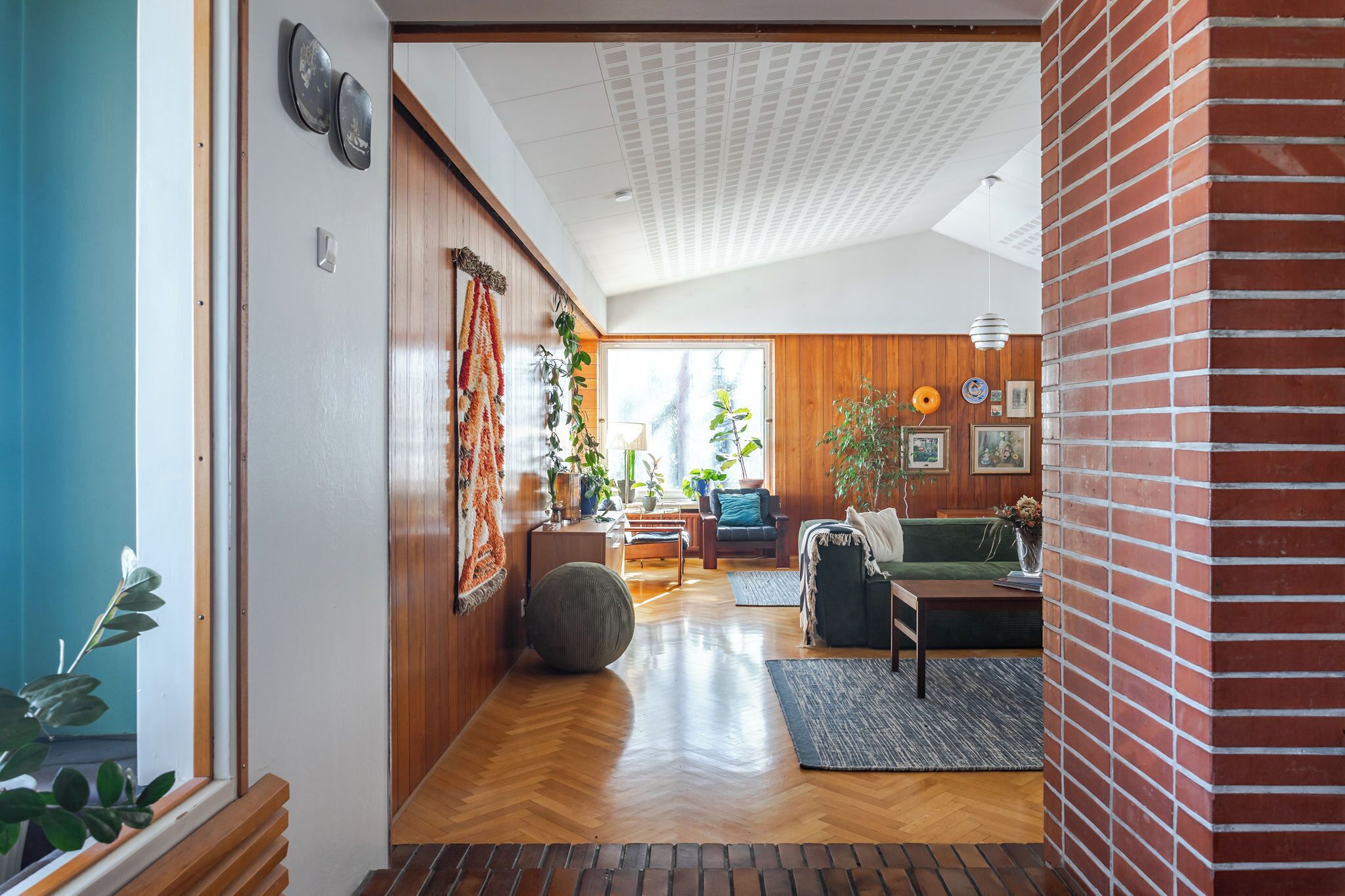 Grand House, Lake View | Living area | 42-inch Smart TV with cable channels