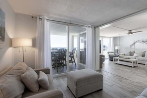Living area - Perdido Sun 816  Gulf-Front Serenity (Pensacola)