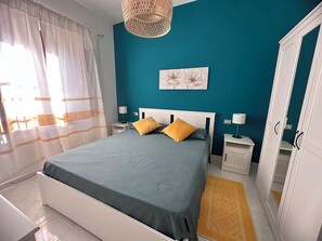 3 chambres, fer et planche à repasser, Wi-Fi, draps fournis