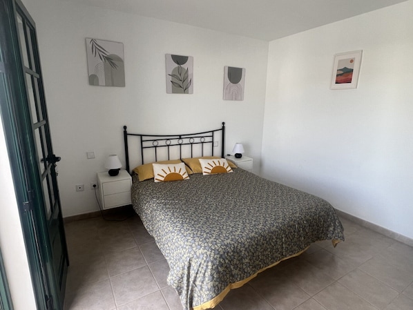 2 habitaciones, tabla de planchar con plancha, wifi y ropa de cama 