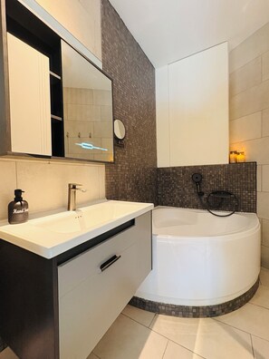 Hair dryer, bidet, towels, toilet paper