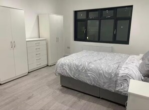2 多间卧室、熨斗/熨衣板、免费 WiFi、床单