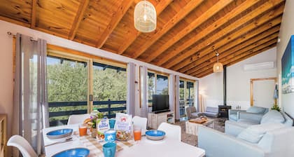 Len's Lodge - Spacious Beach Home