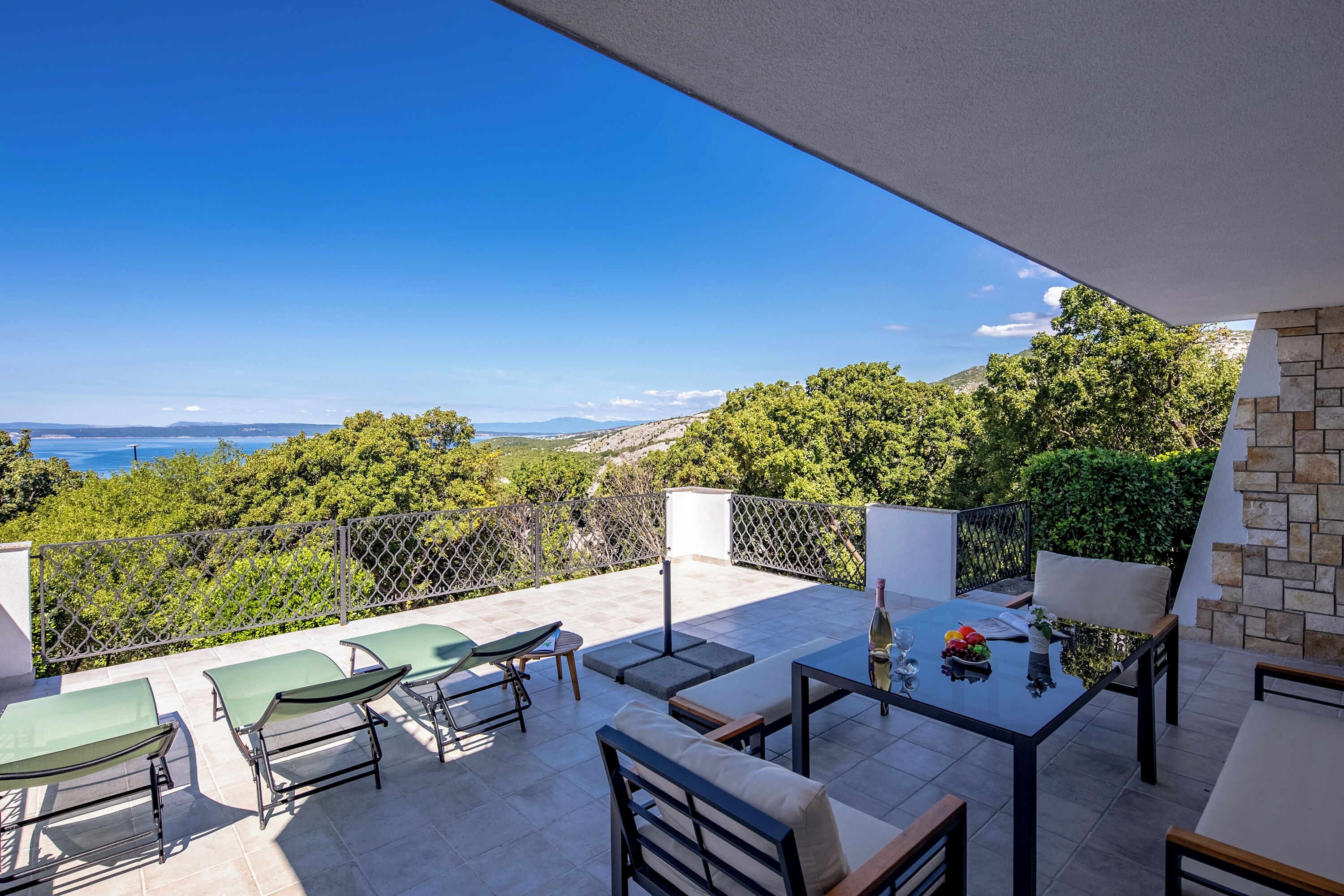 Family House, 3 Bedrooms, 2 Bathrooms, Mountainside (Hidden Pool House With Sea View) | Outdoor dining