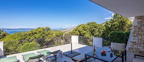 Family House, 3 Bedrooms, 2 Bathrooms, Mountainside (Hidden Pool House With Sea View) | Outdoor dining