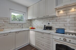 Family House, Multiple Bedrooms, 2 Bathrooms, Mountainside (Hidden Pool House With Sea View) | Private kitchen