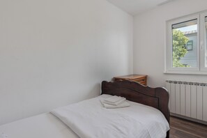 Familienhaus, Mehrere Schlafzimmer, 2 Bäder, Bergseite (Hidden Pool House With Sea View) | 3 Schlafzimmer, Bügeleisen/Bügelbrett, kostenloses WLAN, Bettwäsche