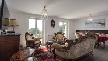 Familienhaus, Mehrere Schlafzimmer, 2 BĂ€der, Bergseite (Hidden Pool House With Sea View) | Innenbereich