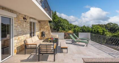 Hidden Pool House With Sea View
