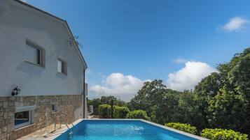 Familienhaus, Mehrere Schlafzimmer, 2 BĂ€der, Bergseite (Hidden Pool House With Sea View) | Pool