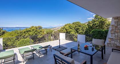Hidden Pool House With Sea View