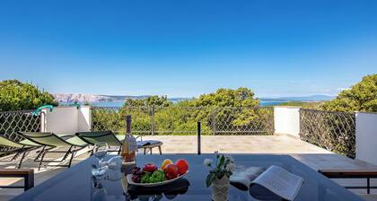 Hidden Pool House With Sea View