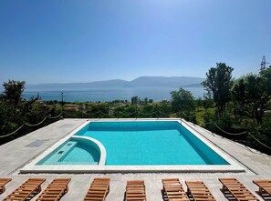 Outdoor pool - Bella Vista Rezidencë (Pogradec)