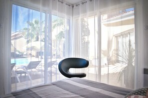 6 habitaciones, tabla de planchar con plancha, wifi y ropa de cama 