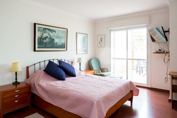 WiFi, bed sheets