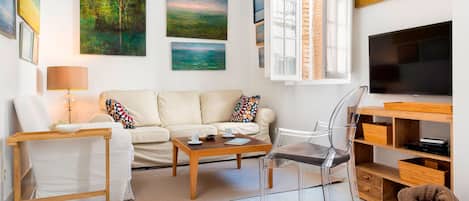 Apartment (2 Bedrooms) | Living area