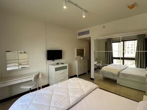 2 habitaciones, tabla de planchar con plancha, wifi y ropa de cama 