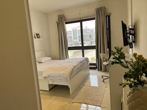 2 quartos, ferros/tábuas de passar roupa, Wi-Fi, roupa de cama