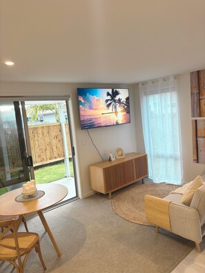 Smart TV - Beach & Bliss @ Papamoa (Tauranga)