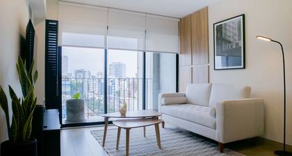 w Charming 2BR w Balcony in Miraflores