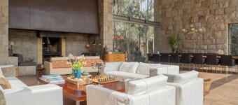 w Elegant 5BR Home w Pool in Cieneguilla