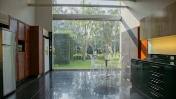 House | 5 bedrooms, Internet