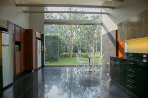 House | 5 bedrooms, Internet - w Elegant 5BR Home w Pool in Cieneguilla (Pachacámac)