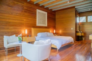 House | 5 bedrooms, Internet - w Elegant 5BR Home w Pool in Cieneguilla (Pachacámac)