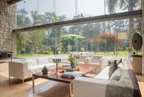 5 bedrooms, Internet - w Elegant 5BR Home w Pool in Cieneguilla (Pachacámac)