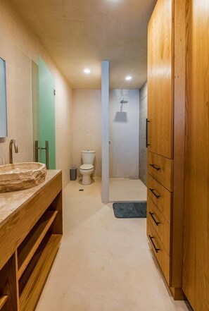 2 عدّة غرف نوم وخدمة الإنترنت