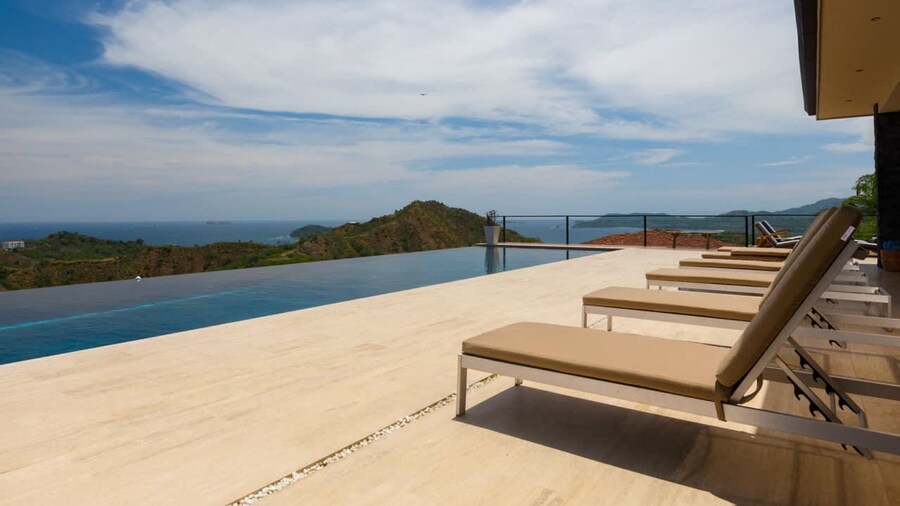 w Breathtaking 9BR Villa in Costa Rica