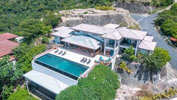 9 bedrooms, Internet