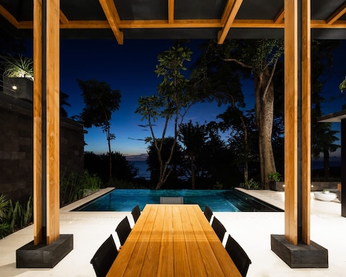 w Spectacular 4BR Villa in Costa Rica