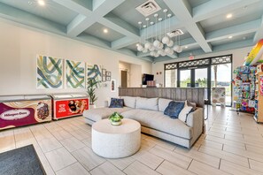 House (5 Bedrooms) | Interior