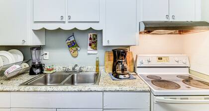 3 Mi to Daytona Beach: Sunny Retreat w/ Patio