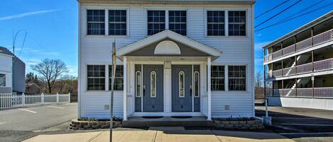 Apartment (2 Bedrooms) | Front of property