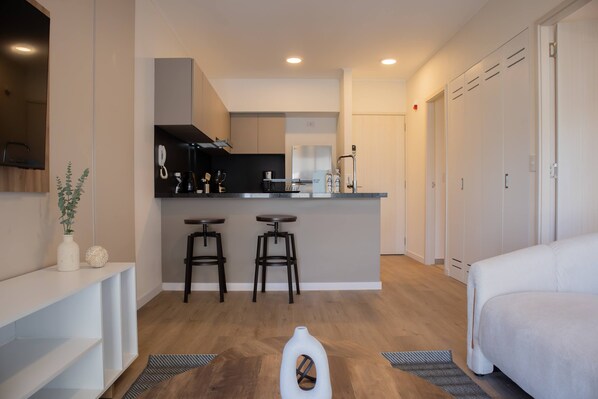 1 bedroom, Internet - w Remarkable 1BR w Swimming Pool in San Isidro (Lima)