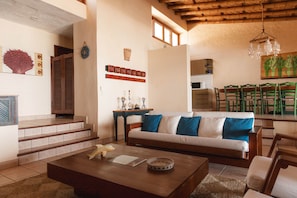 Apartment | 5 bedrooms, Internet - w Stylish 5BR House in Mancora (Máncora)