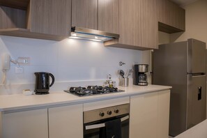 2 bedrooms, Internet - w Modern 2BR w Scenic Balcony Close to Kennedy Park (Lima)